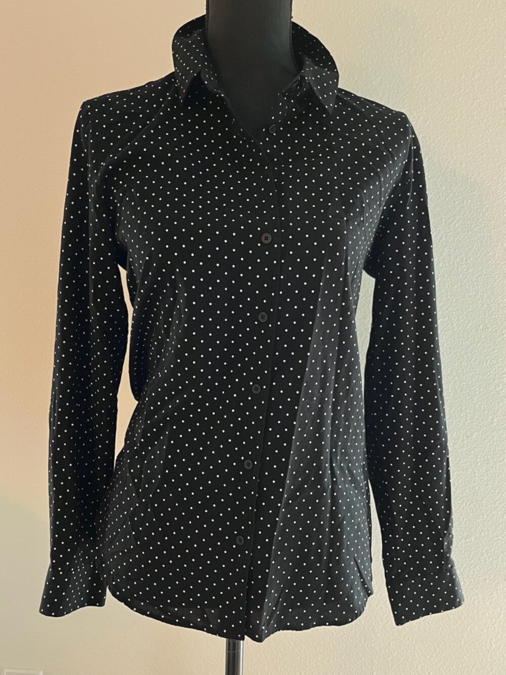 Uniqlo Black Lightweight PolkaDot Long Sleeve Button Up Shirt with Cuffs Women S